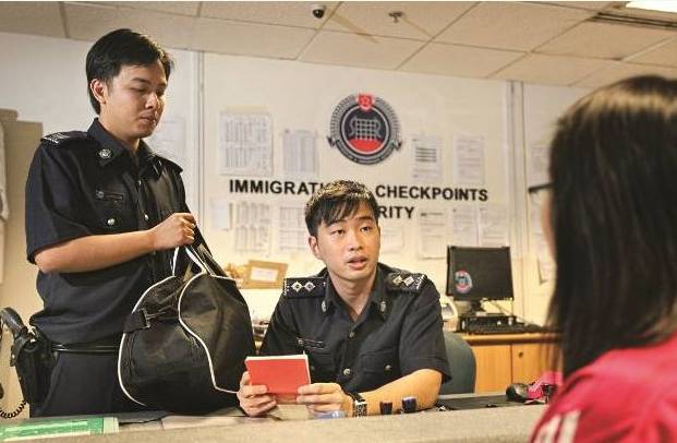 中国游客入境新加坡未买返程票险遭遣返，这些入境姿势收藏吧