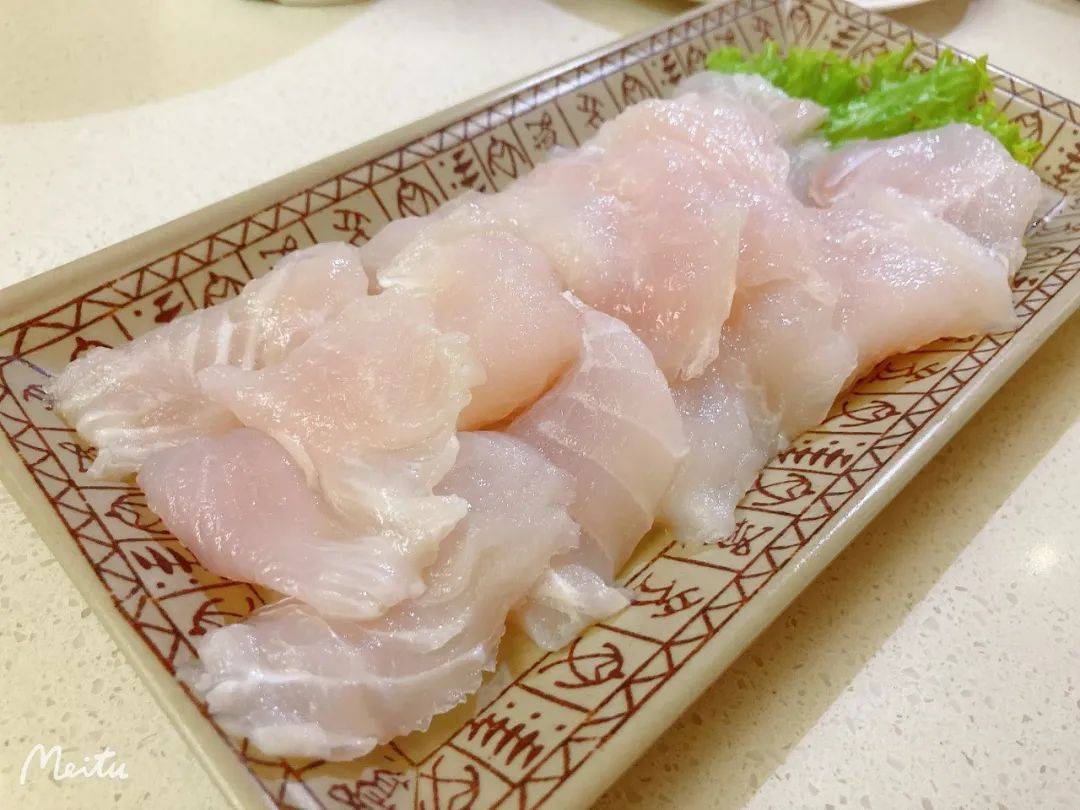 9.9新起吃網紅火鍋！小龍蝦湯底、花雕膠原湯，好喝到湯底都不剩