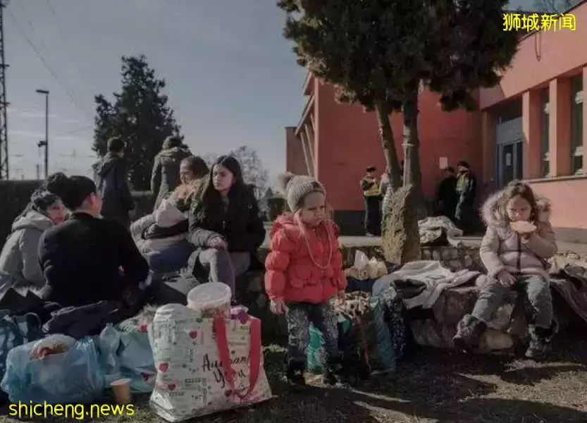 我的爱人在乌克兰,记录新加坡男人们的战火“救妻记”