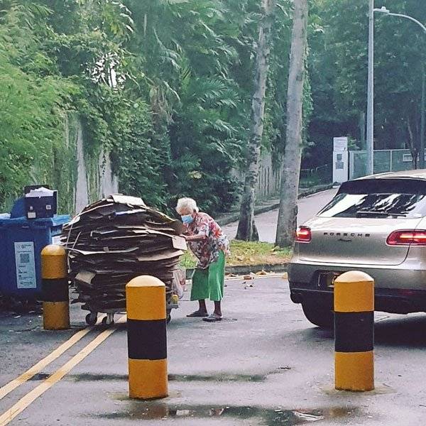 阿嬷路上拾纸皮  打发时间做运动？