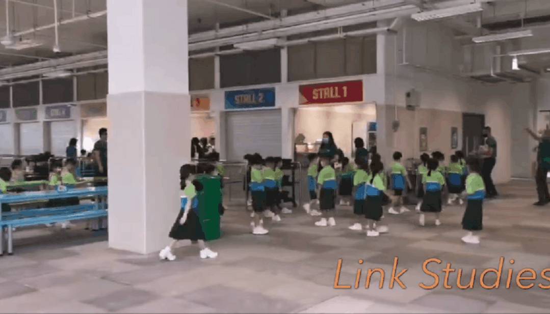 实拍!新加坡小学开学首日,疫情之下家长紧张疯了