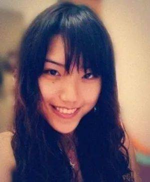 她，22歲中國女留學生，下海後在國外成人網站爆紅！網友評論亮了