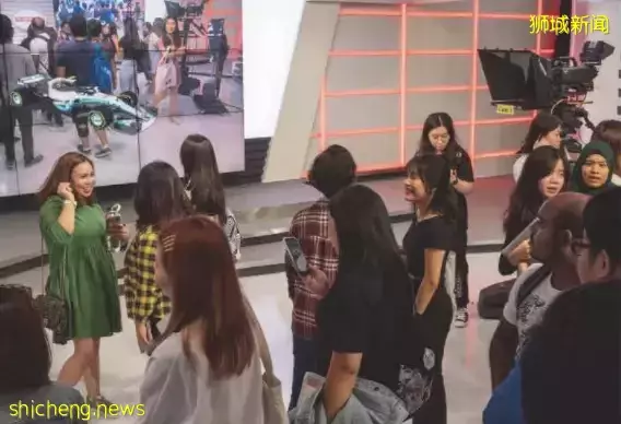 初中生,在新加坡就讀5年,可拿英國名校榮譽學士學位