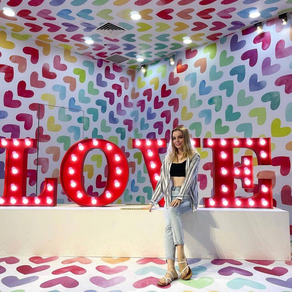 Suntec City彩色打卡空間限時登場📷鮮活色彩的愛心牆、LOVE立體燈飾,浪漫藏不住啦😘