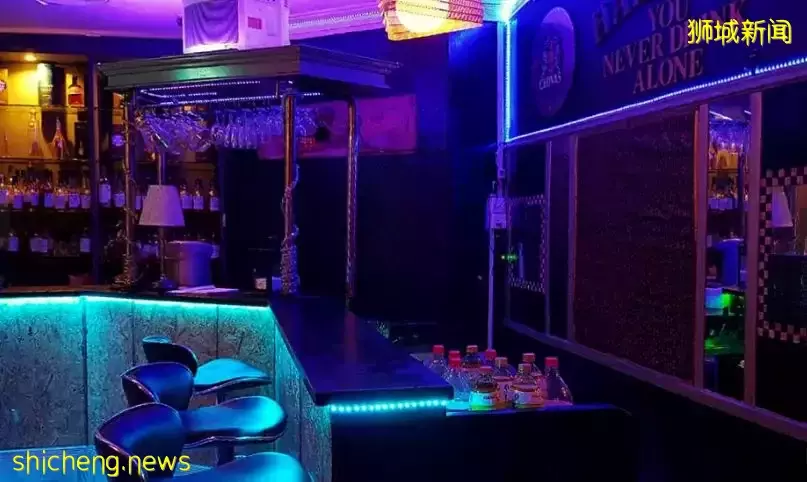 麥霸請注意！新加坡爆好評KTV盤點 · 高顔值包廂 + 超震撼音響效果+無限暢飲 · 千萬別說你只知道一個