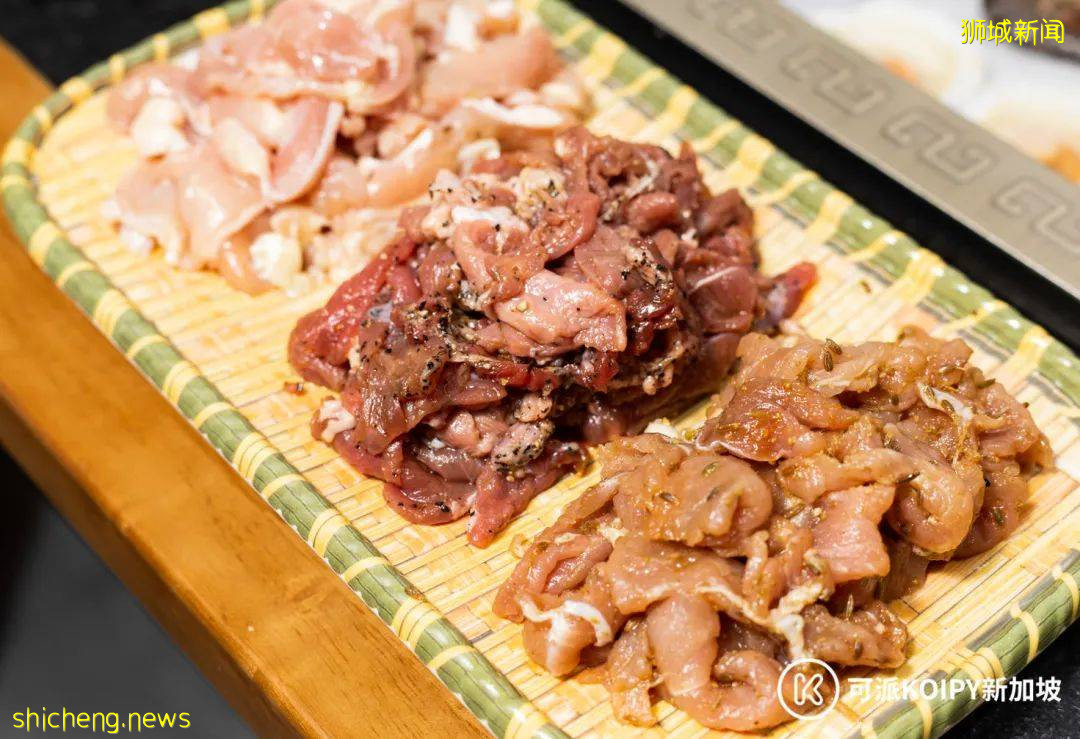 小木凳自助火锅新店开业两人同行一人免单，还送菜