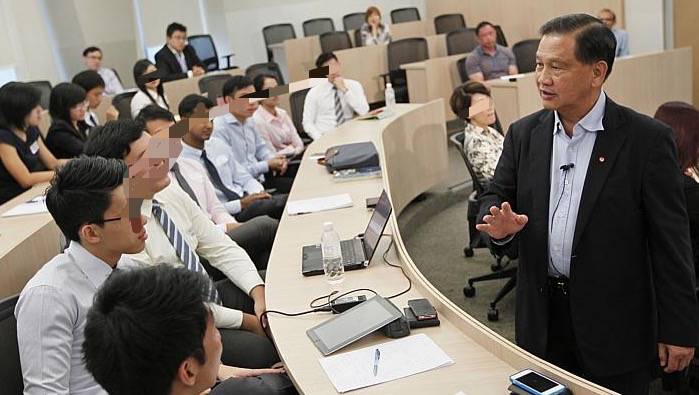 神反轉！新加坡這位高管攤上大事！全民聲討，部長發聲