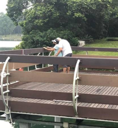 阿嬷站不起来好泄气   阿公说:有我呢,我陪你走…