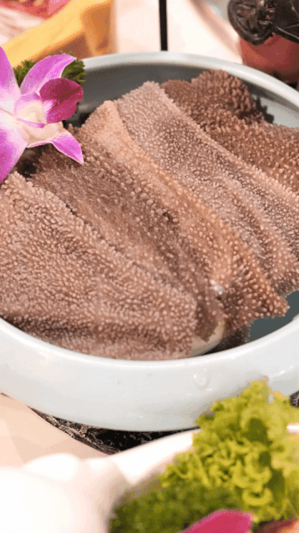 新加坡這家九宮格火鍋太贊了！不限量自助、免費湯底、送飲料