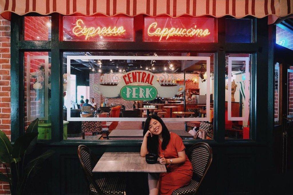 全岛唯一“老友记”咖啡厅！美式复古Central Perk咖啡馆☕️ 处处都是打卡点！没看过剧？照样来啊