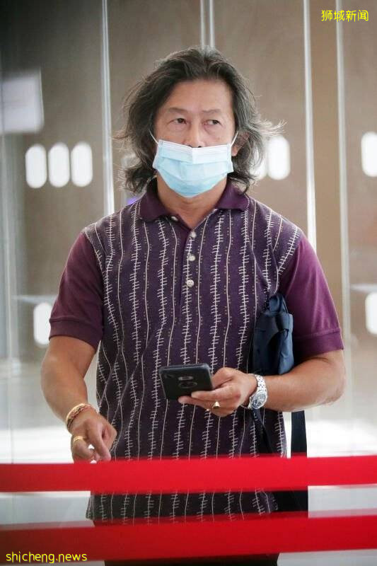 男子超狂赶路 激光笔射前车