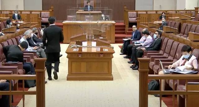 今增31 | 新加坡国会直播谈了什么吸引8万人围观，追踪器新用途惹争议