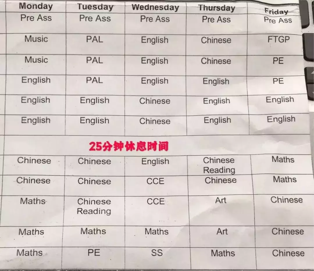 刷屏！新加坡一年一度開學大戲上演！好多家長和孩子淩晨4點就醒了