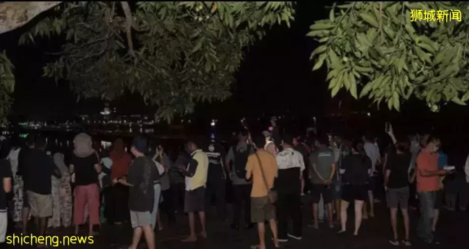 10000人!实拍新马通关历史一刻:长堤狂奔、百米人龙、深夜欢呼