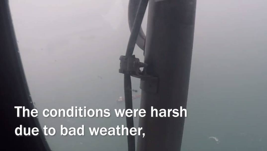 新加坡空軍出動直升機，爲了從遊輪上救人