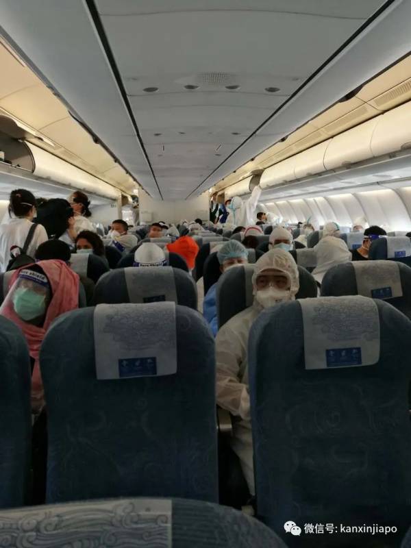 同航班出现感染病例,两老从新加坡回成都一波三折