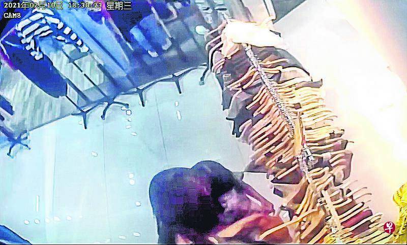 女郎帶女童偷衣 老板娘：毀了孩子一生