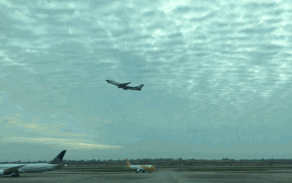 新加坡航空业缺岗6600人，疫情下失业空姐和机长去哪了