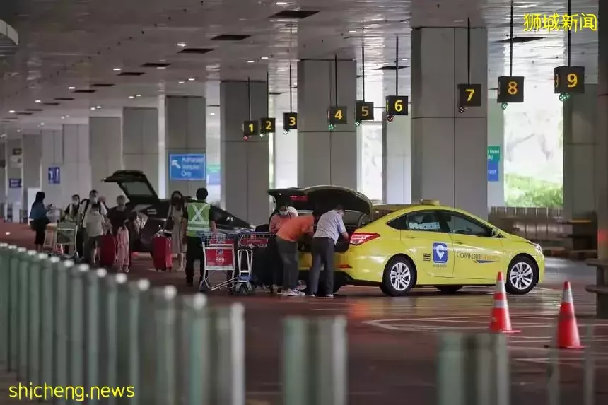 从樟宜机场搭乘计程车的需支付的额外3美元附加费延长至 2022 年底
