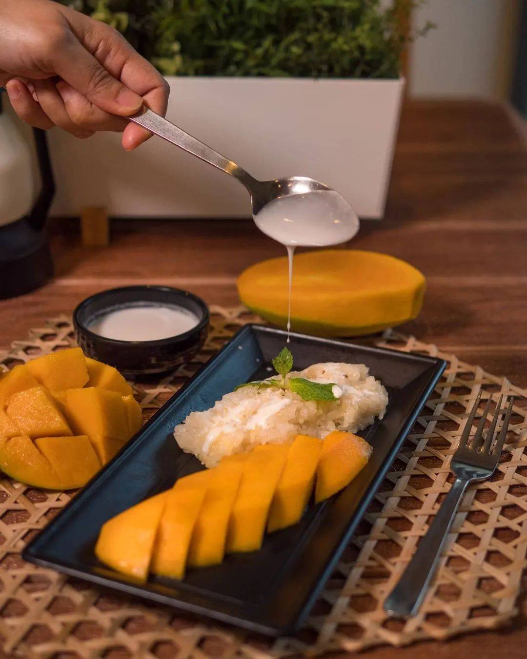 獅城MRT美食 一路向北，除了看海，三巴旺的韓餐、日料、泰餐也都值得嘗試