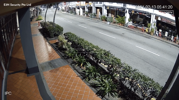 宝马车祸最后时刻视频：高速撞击起火，救人女子成火人