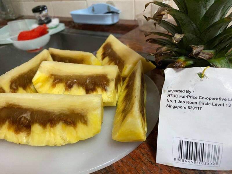 新加坡緊急退貨1600多箱台灣“黑心”鳳梨!食品局提醒:或有黑腐病,別吃