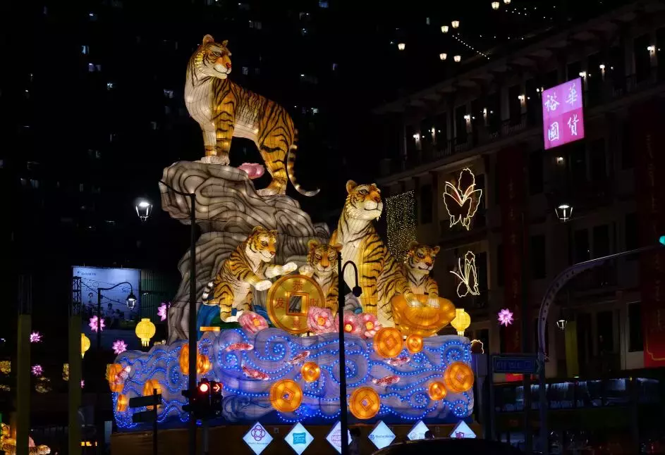 新加坡今年的“虎”點“彪”,居然“妩媚”地對我笑