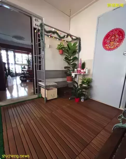 组屋共享走廊空间变成了漂亮的“家庭花园”