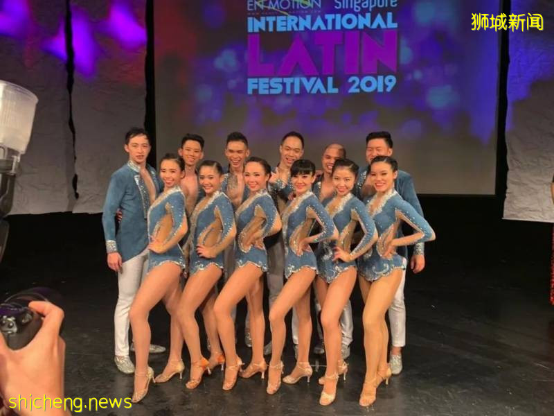 一套定制的服裝有多美？新加坡姐妹藝術時裝店打造專屬你的美!