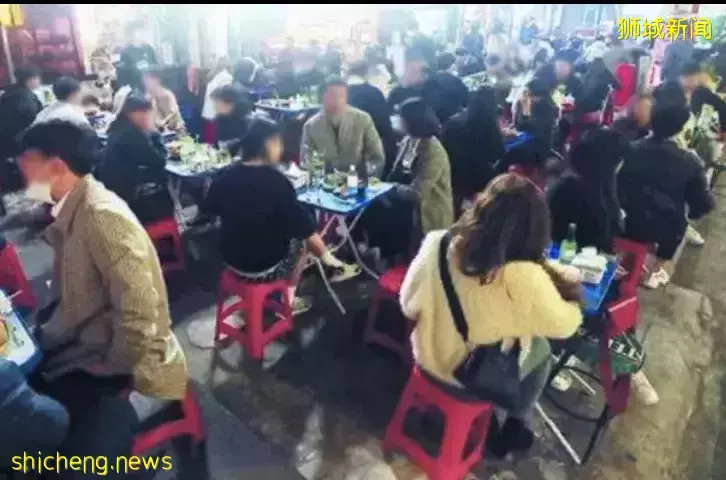 韩国失控!“共存”45天后紧急叫停!新加坡现24例奥密克戎,张文宏预测明年恢复正常生活