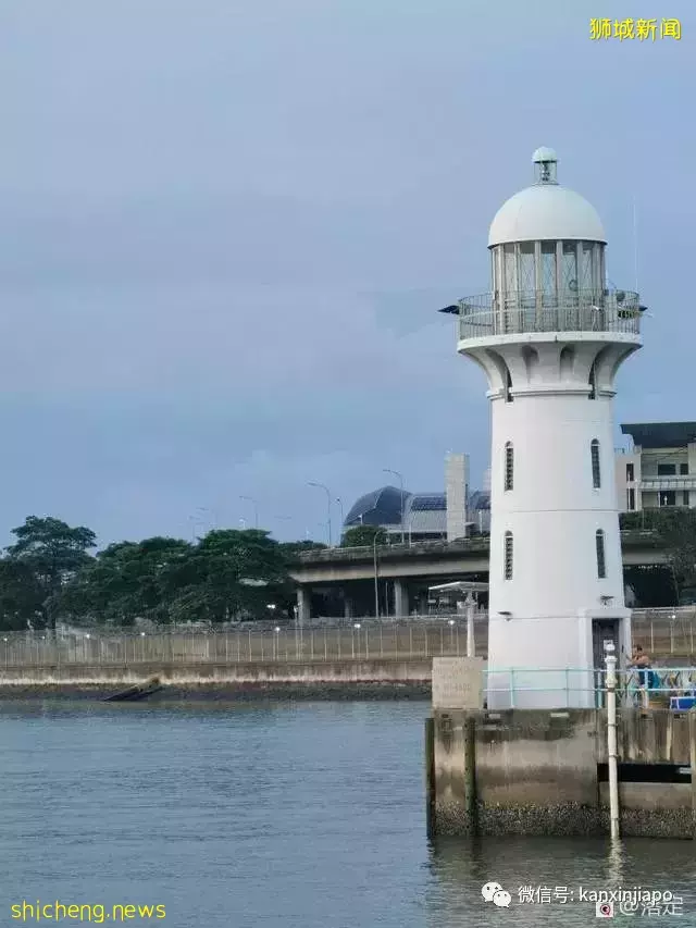 在新加坡看落霞云归，远眺柔佛海峡灯塔复明