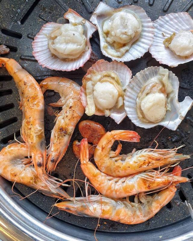 “吃锅瘾”81样新鲜食材、7种特制汤底！每人S$14.90起🔥 火锅烧烤，无限量吃到饱