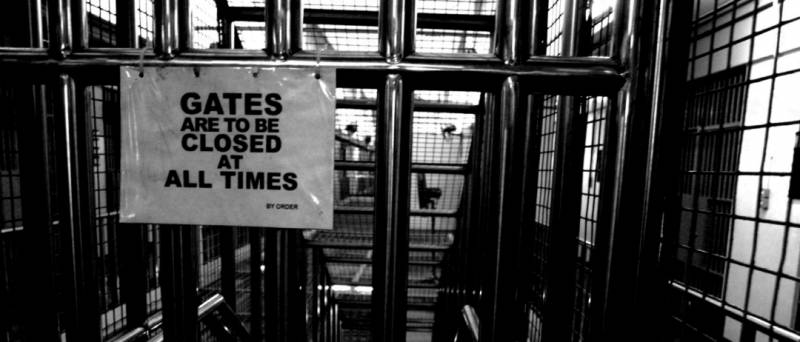 在新加坡監獄裏度日如年的十天