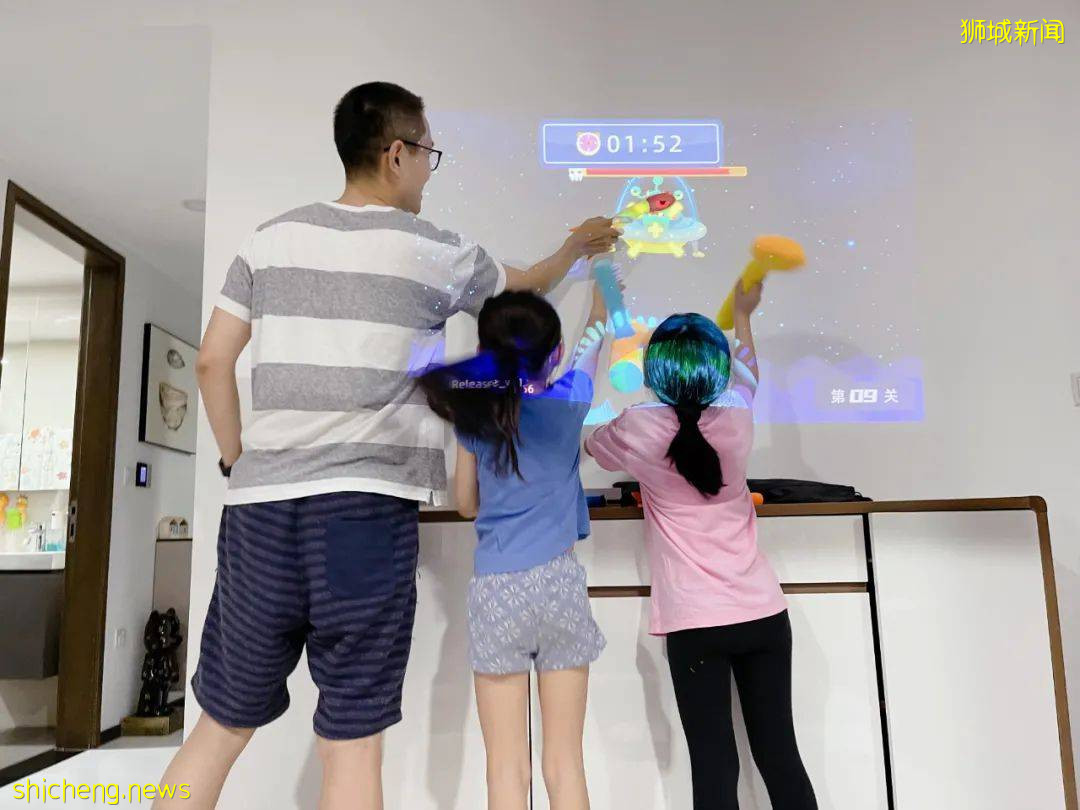 高科技！新加坡家庭必備的宅家神器，運動、教育、遊戲、投影儀功能......都有