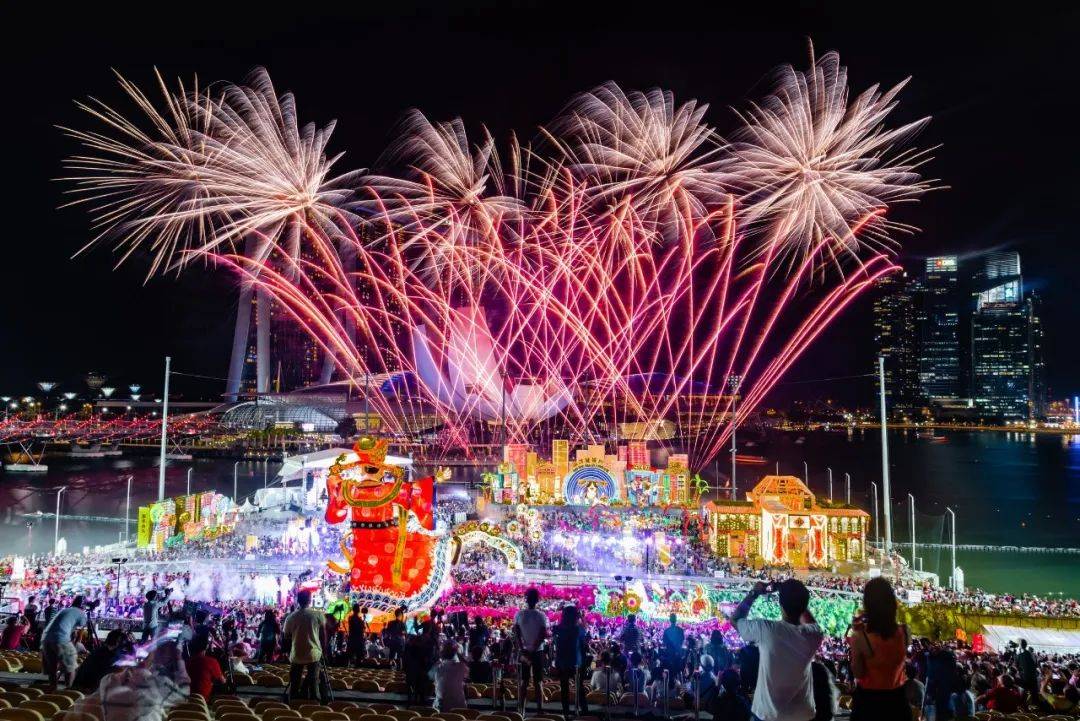 最近!新加坡全城爲它陷入瘋狂,這首中國人聽著長大的歌,被改得太洗腦了