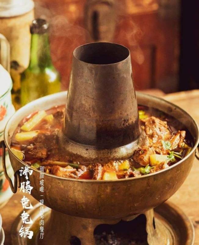 新加坡这家餐馆卖兔肉火锅遭众人反对，怎么可以吃兔兔