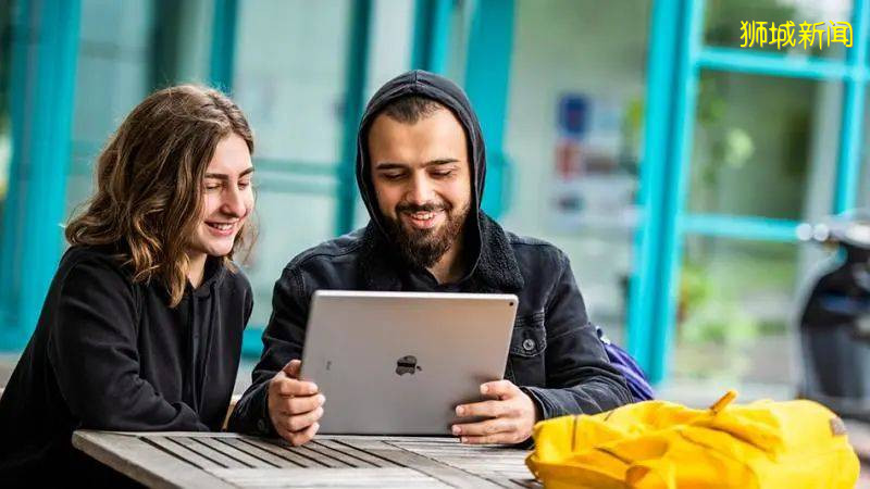 英语实力亚洲第一的新加坡,为何满街都说着Singlish