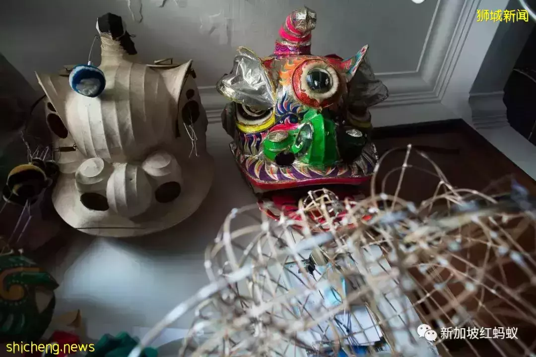 新加坡五顔六色的舞獅　多出自這位全職獅頭紮作師傅之手