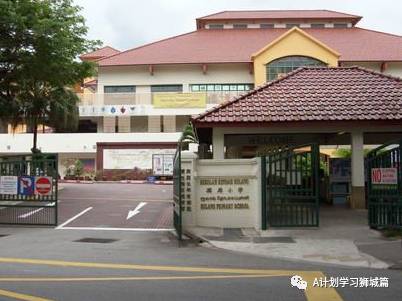 8月18日，新加坡疫情：新增53起，其中本土49起，輸入4起；又有兩所學校有學生確診