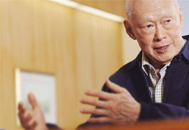 华语为何不能作为新加坡国语?李光耀:那会是个错误