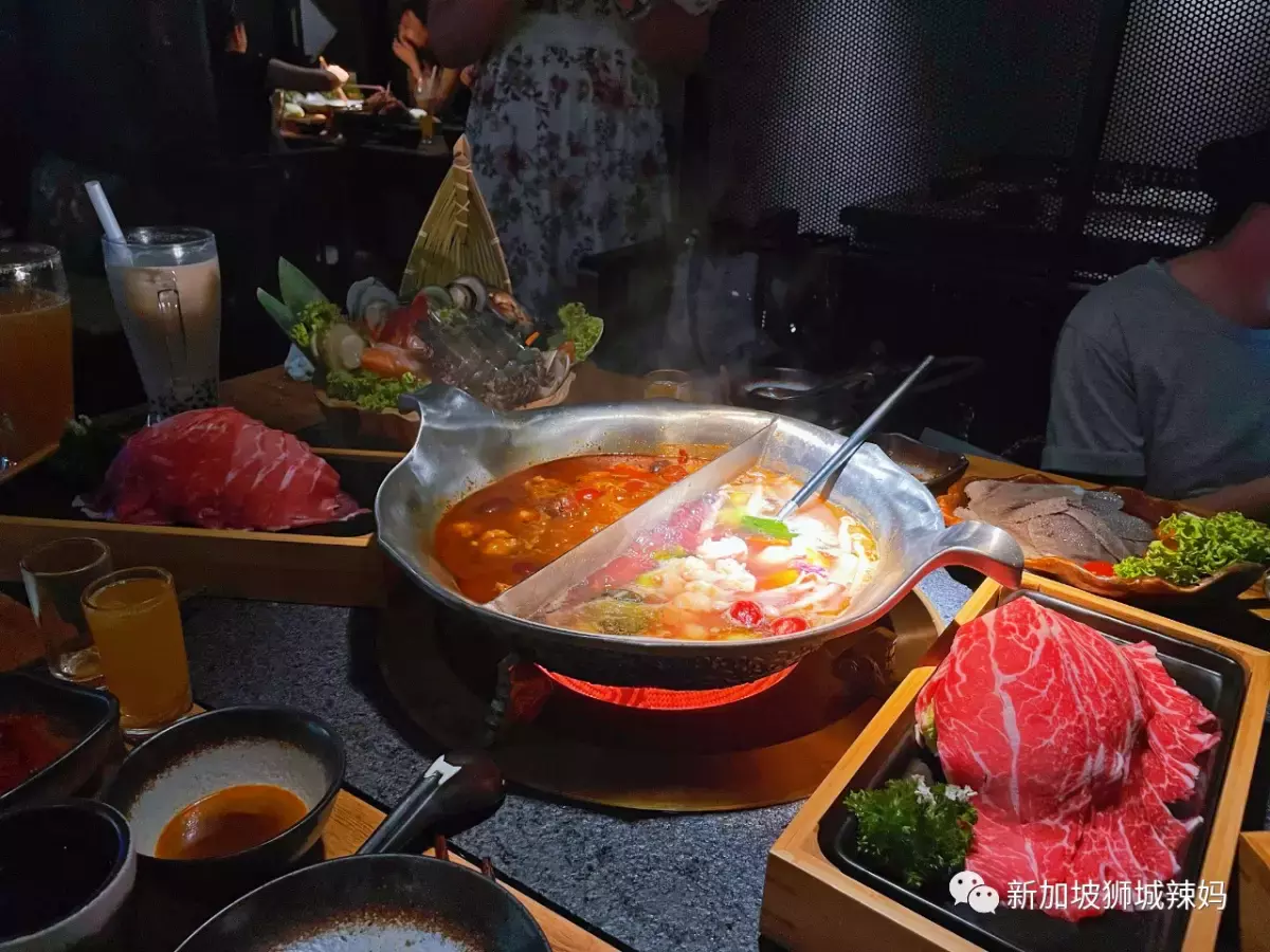 排队5小时!网红凑凑火锅来新加坡了!锅底无限续、奶茶免费喝!菜品大曝光