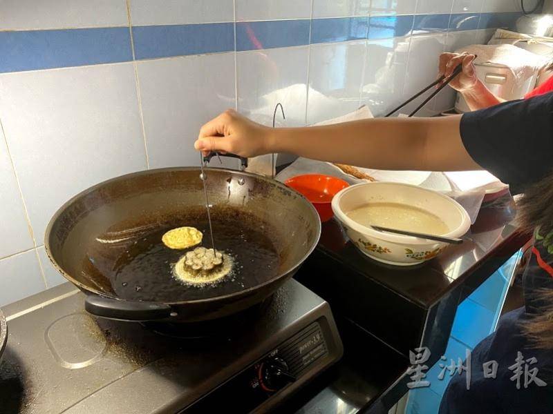 分隔馬新無法團聚 母女互送年餅解鄉愁