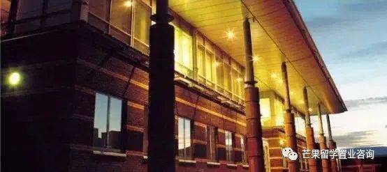 生育率僅1.1創新低、人口危機下的新加坡,要對這些外國人放開PR政策