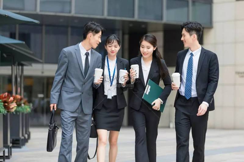 新加坡上班族工作排量很高，可是中国的996表示不服