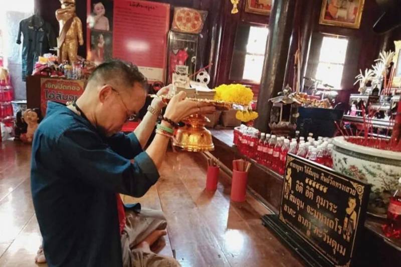 狮城导游泰国祈福合买彩票中奖40万，捐赠4万还神修缮寺庙