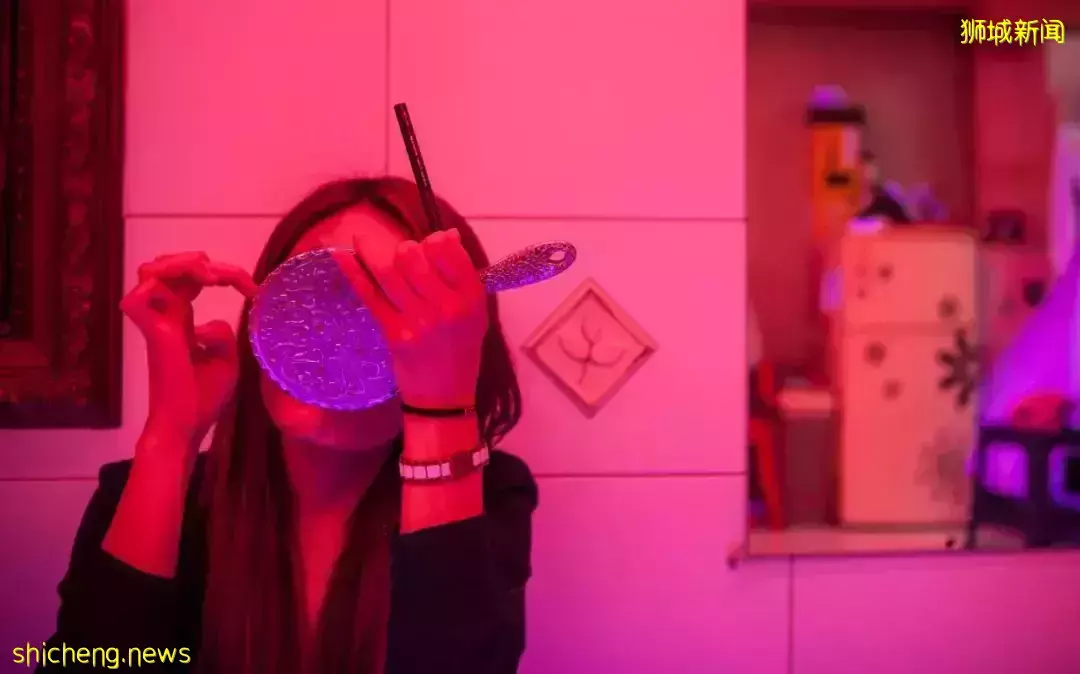 新加坡2年轻男子报警!去按摩,竟被大妈强迫提供性服务