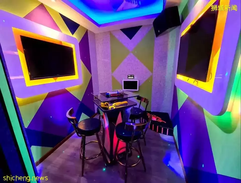 麥霸請注意！新加坡爆好評KTV盤點 · 高顔值包廂 + 超震撼音響效果+無限暢飲 · 千萬別說你只知道一個