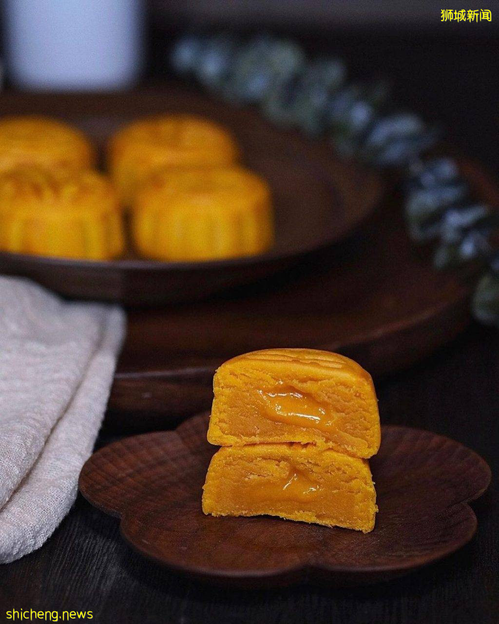 香港排队名店来新加坡!夯到爆的“皇玥饼家” 经典流心奶皇月饼🥮 现在购买可享早鸟特价,还有赠品免费拿