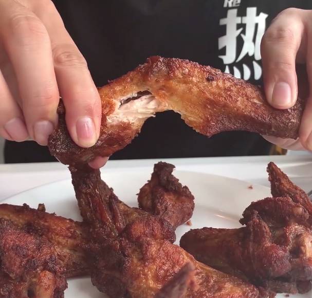 實拍！新加坡宜家餐廳排隊幾十米，人擠人，他們都爲這個而來