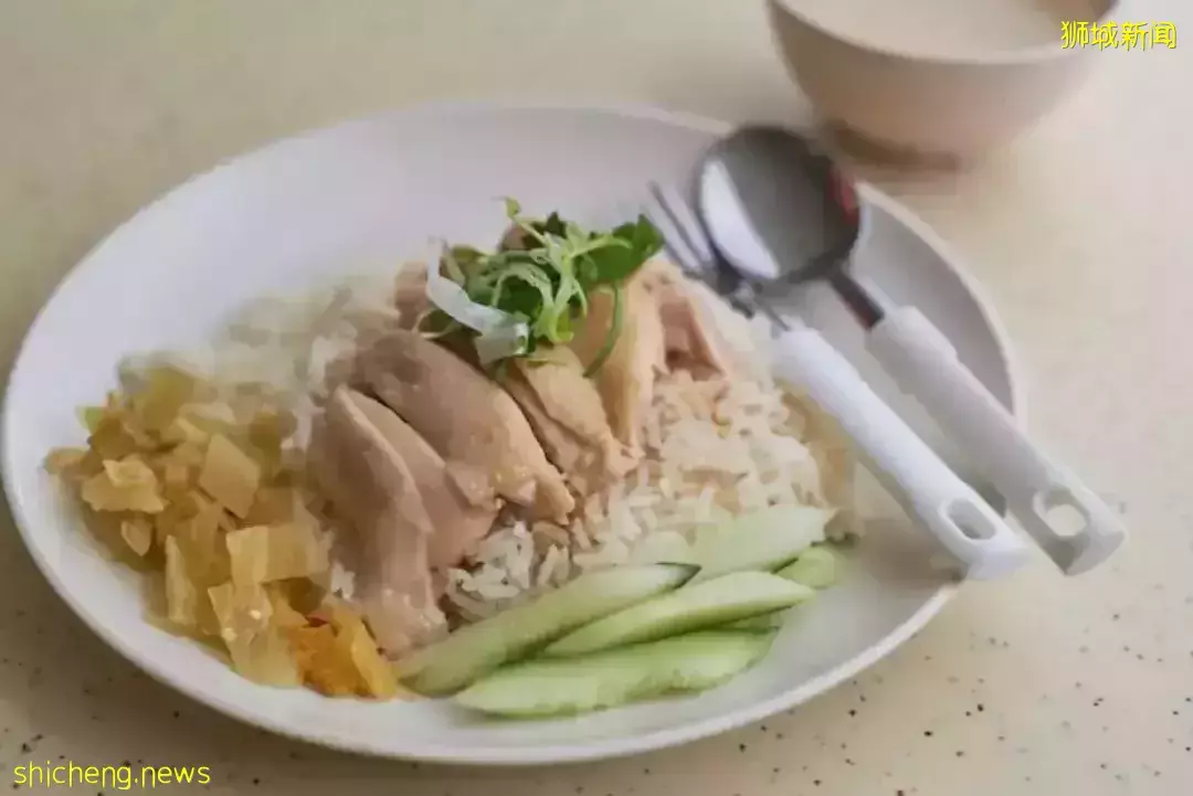 僅$3就能吃到五星級酒店的味道！新加坡這家米其林推薦雞飯，你打卡了嗎